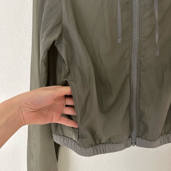 ALO Yoga Catch The Light Jacket Sterling Zip Hoodie Size S/M - Picture 13 of 14